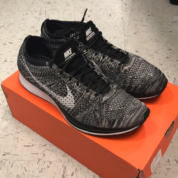 nike flyknit racer oreo original